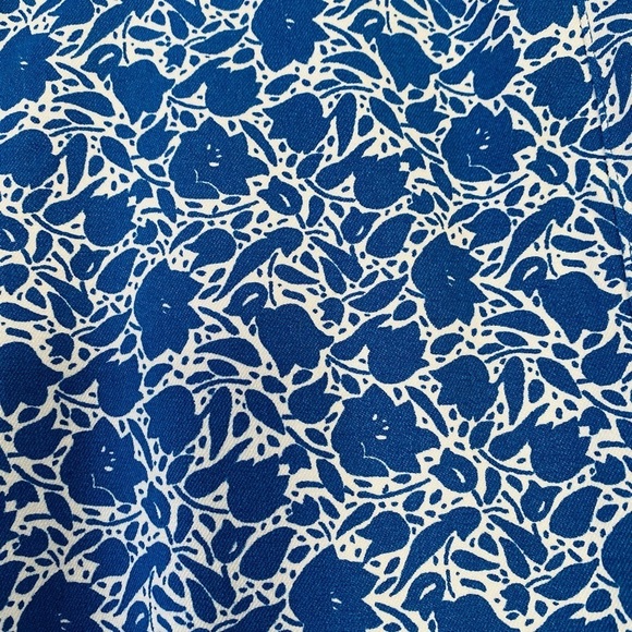 Old Navy The Pixie, Size 6, Blue and White Floral Capri Pants, Mid Rise Skinny - Picture 6 of 9